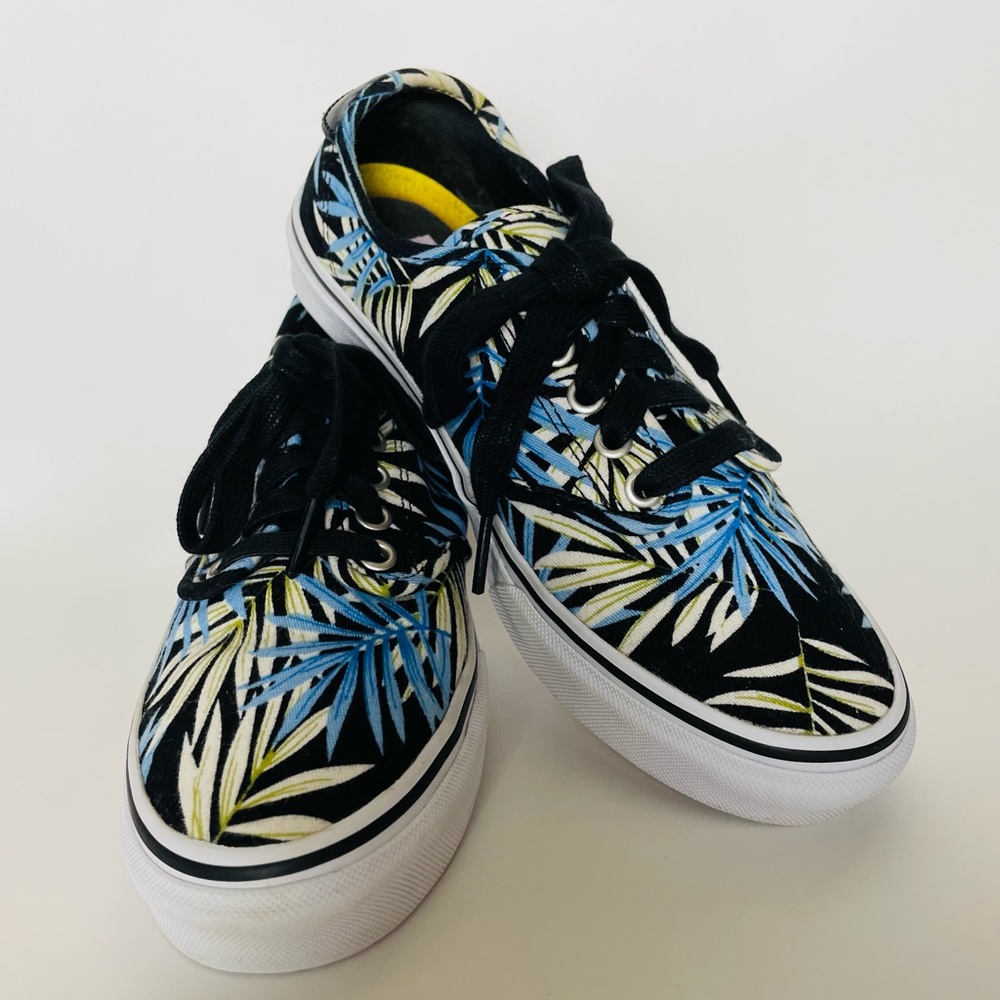 VANS•ORTHOLITE INSOLES• LEAF PATTERN•WOMENS SIZE 7.5